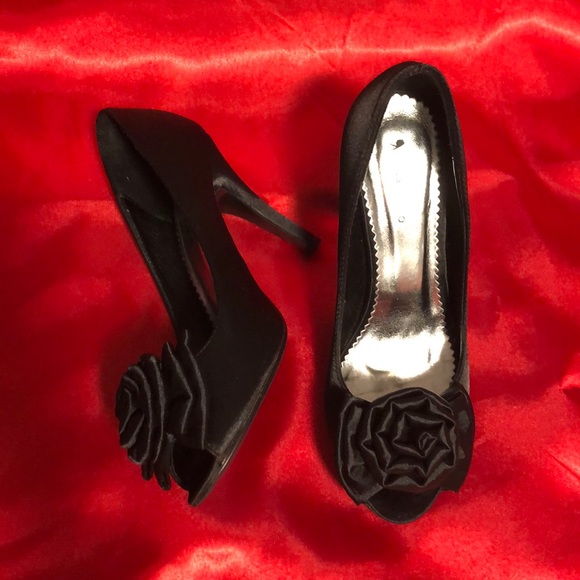 Black heels 👠 - Picture 3 of 9